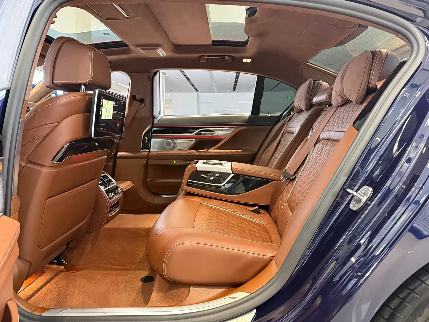 BMW 7 Series 2021 Model 740Li xDrive Executive M Sport Package фото 12