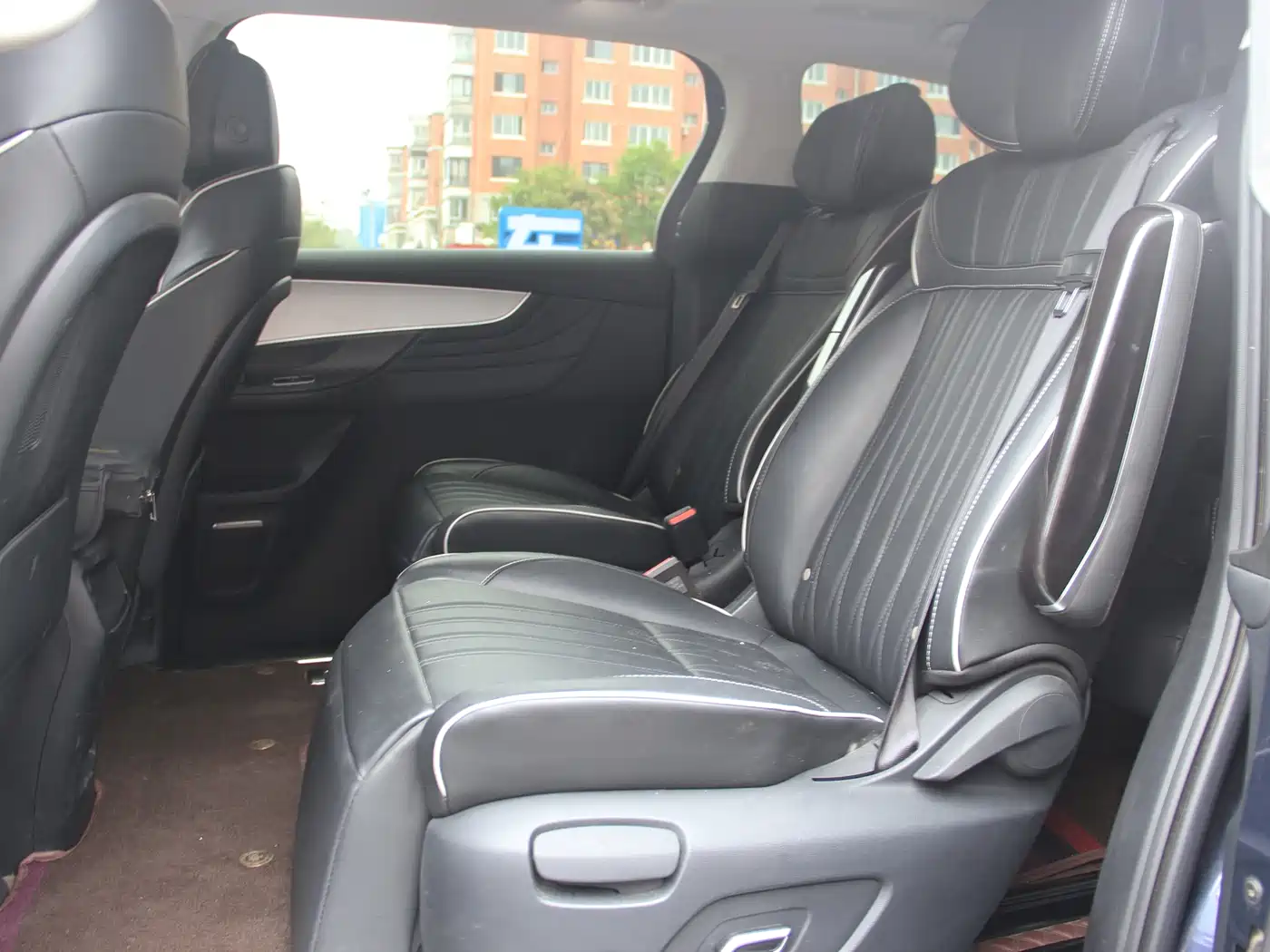 Roewe iMAX8 2022 400TGI Flagship фото 6