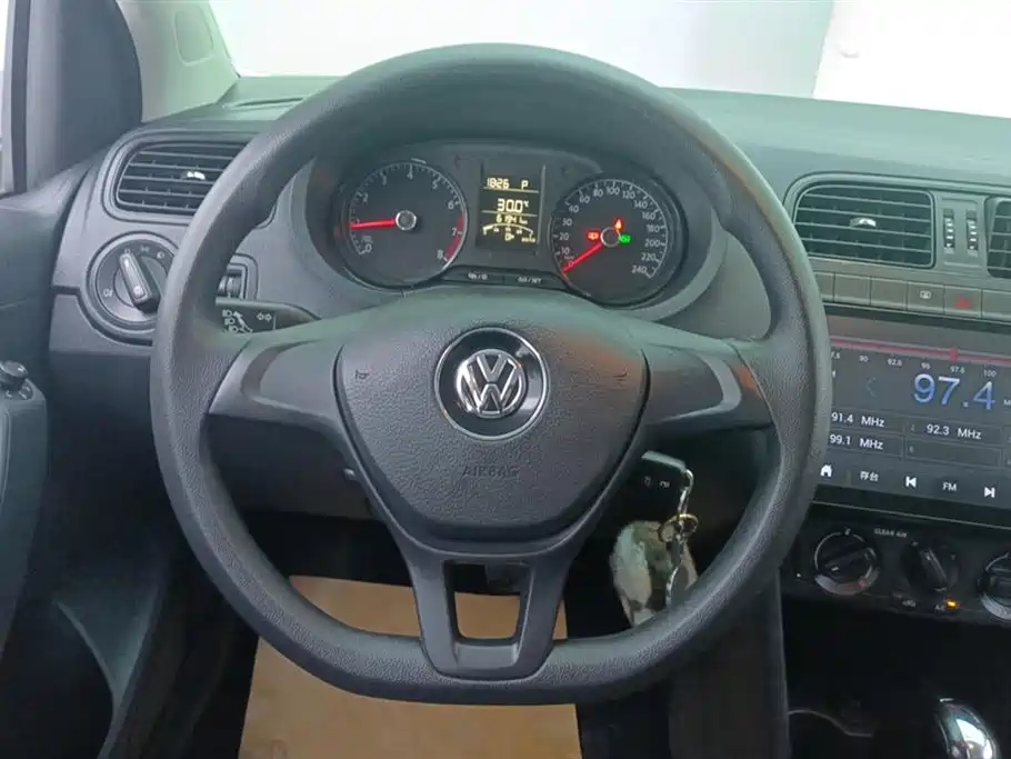 Volkswagen Polo 2016 1.4L Automatic Trend фото 15