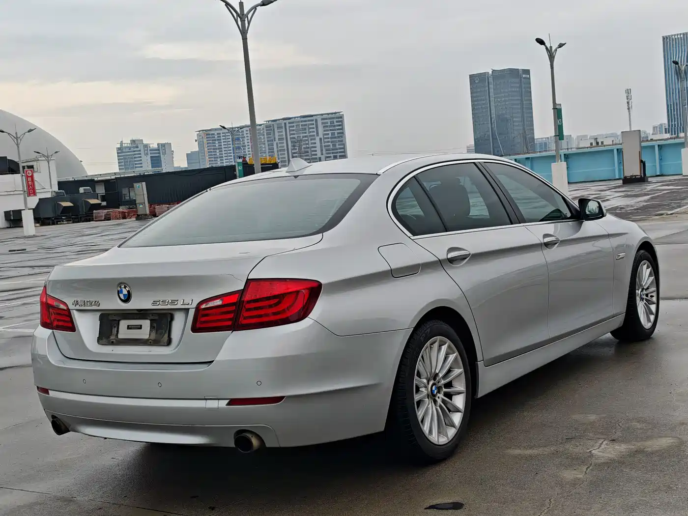 BMW 5 Series 2012 535Li Leadership фото 4