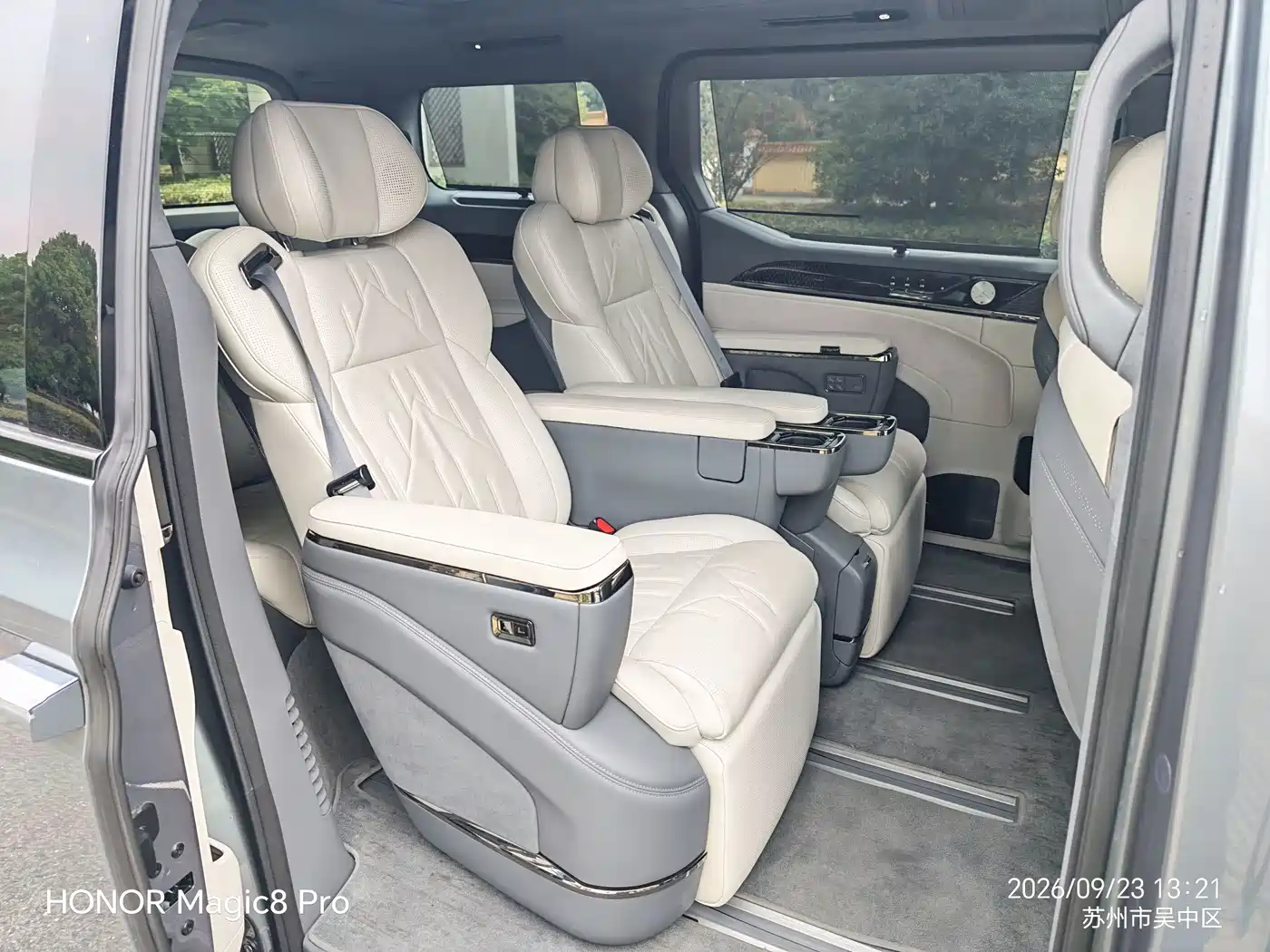 ZEEKR 009 2025 2024 6-seat Executive AWD 108kWh