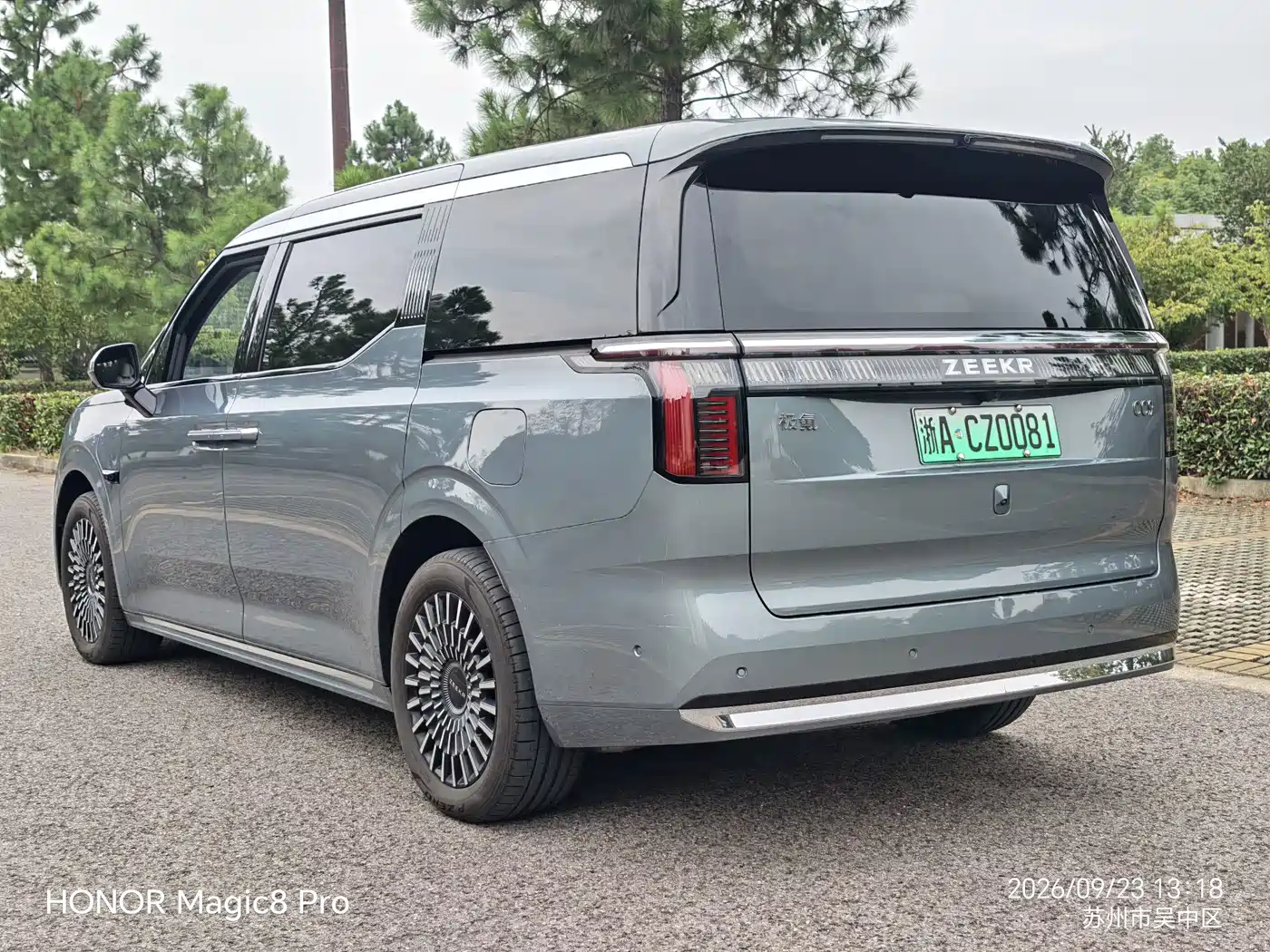 ZEEKR 009 2025 2024 6-seat Executive AWD 108kWh