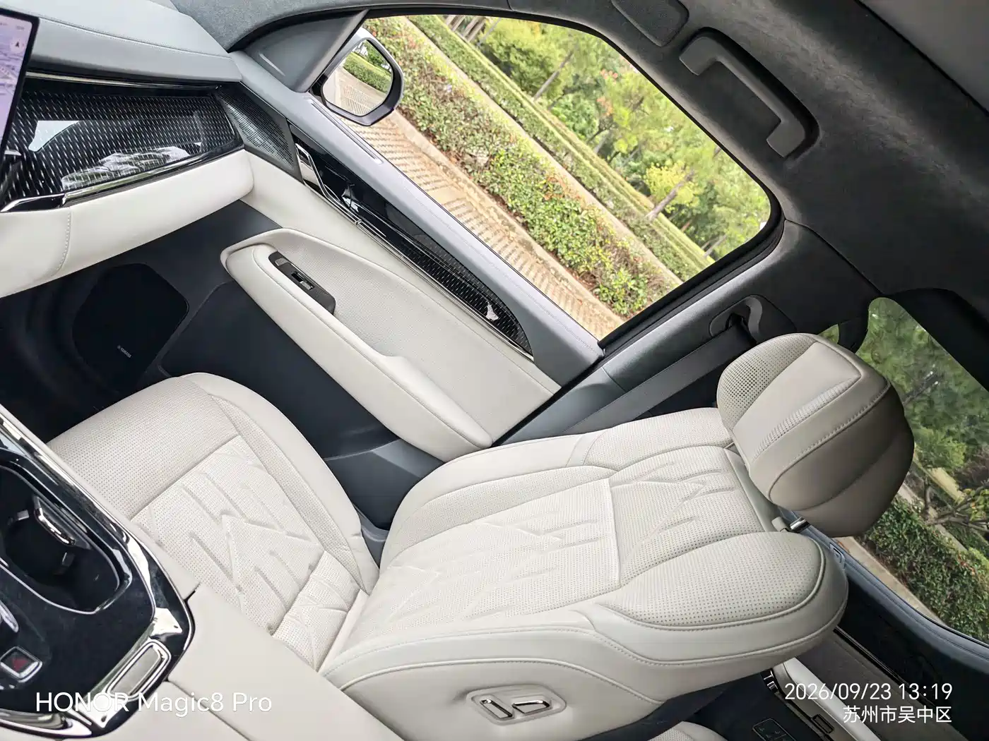ZEEKR 009 2025 2024 6-seat Executive AWD 108kWh