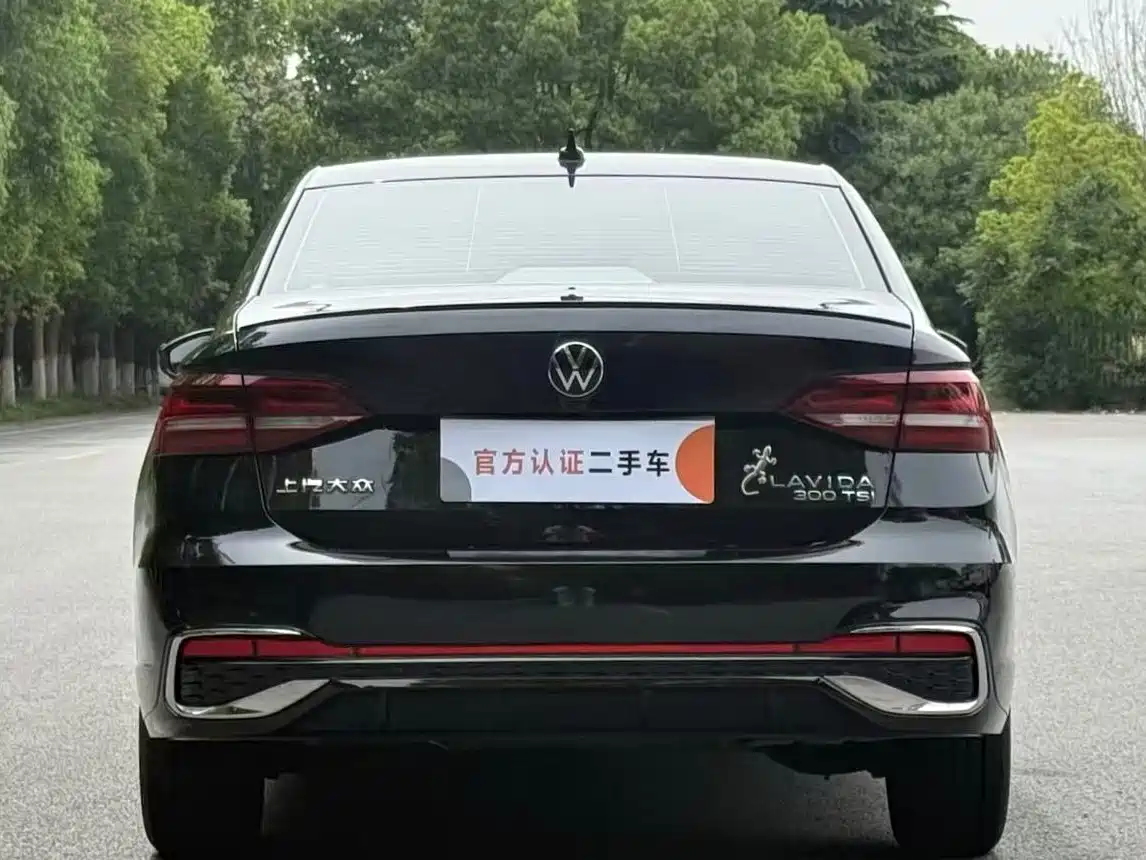 Volkswagen Lavida 2023 300TSI DSG Starlight Full Comfort Edition фото 8