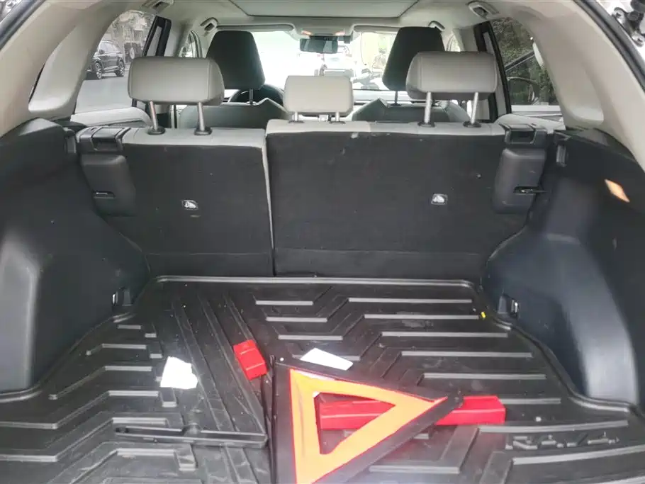 Toyota RAV4 Rongfang 2020 Hybrid 2.5L E-CVT AWD Flagship Edition фото 4
