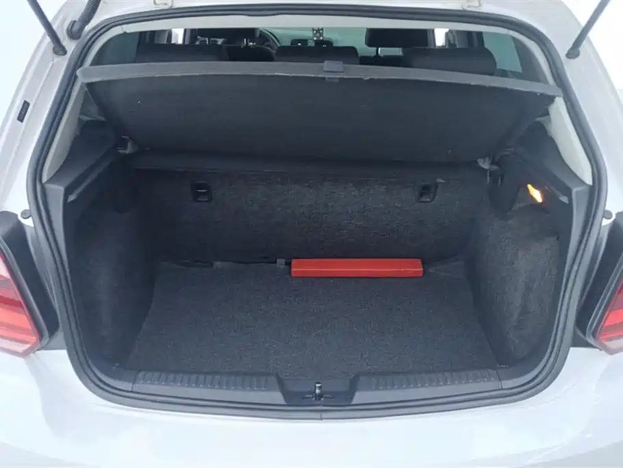 Volkswagen Polo 2016 1.4L Automatic Trend фото 4