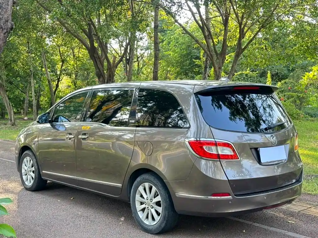 Фото 4 - Buick GL8