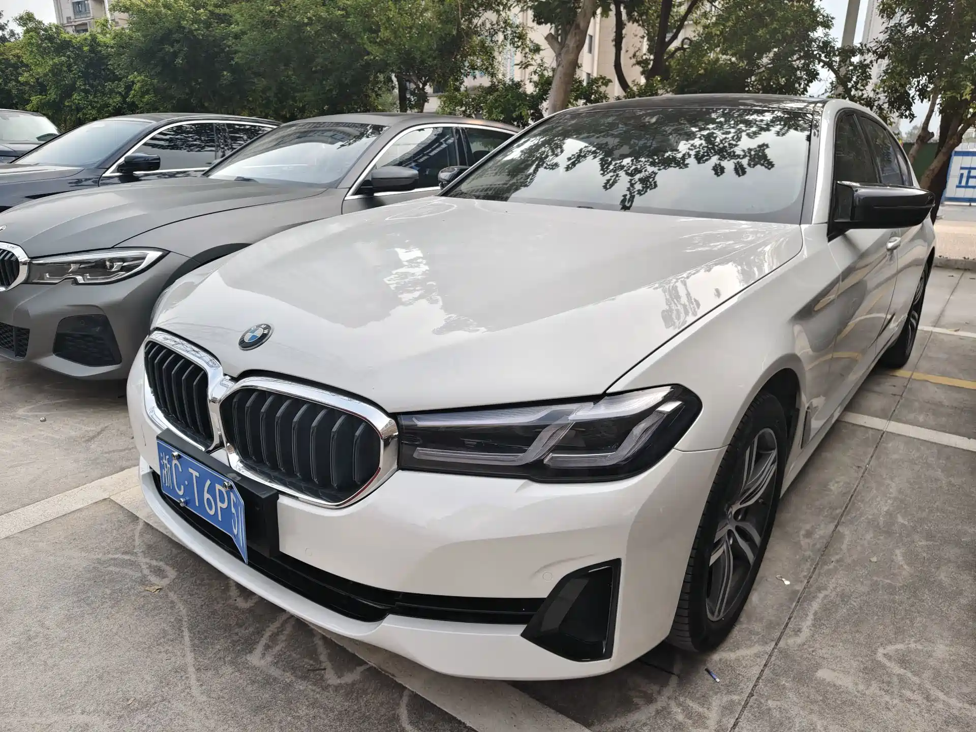 Photo 1 - BMW 5 Series