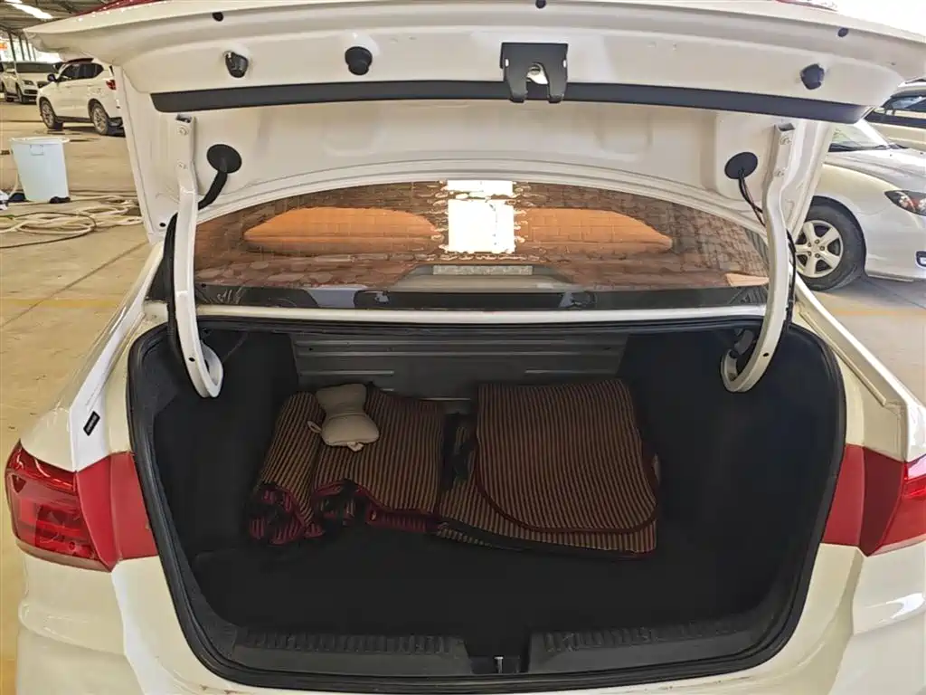 Volkswagen Santana 2016 1.6L Manual Trend Edition фото 19