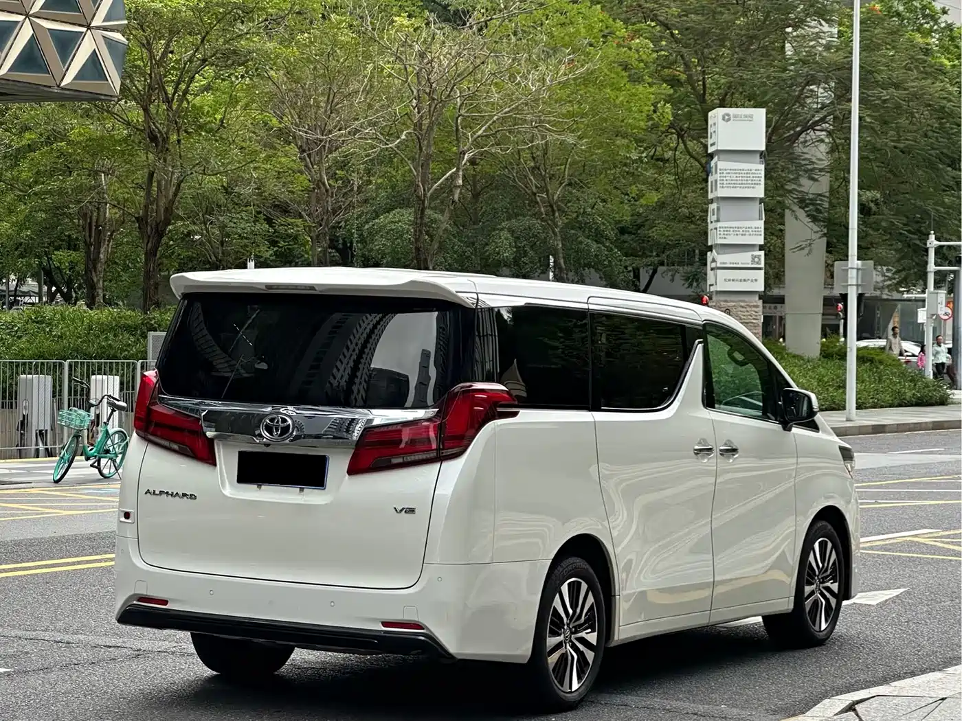 Toyota Alphard 2018 Facelift 3.5L Premium Edition фото 16
