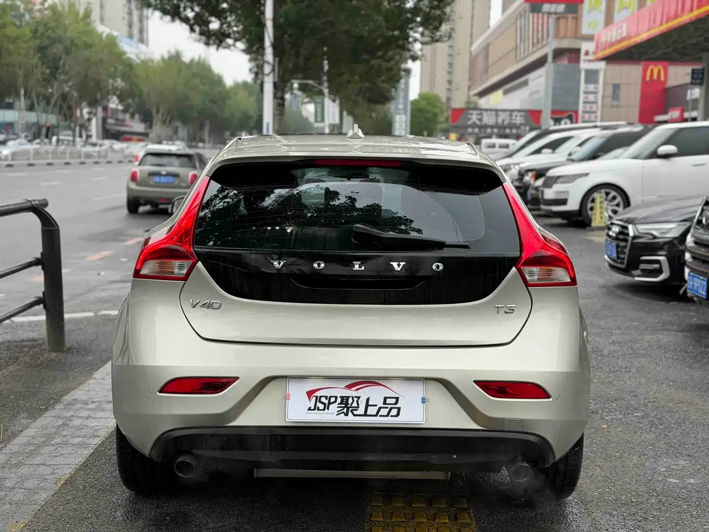 Фото 12 - Volvo V40