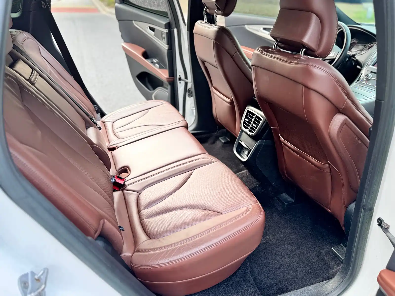 Photo 11 - Lincoln MKX