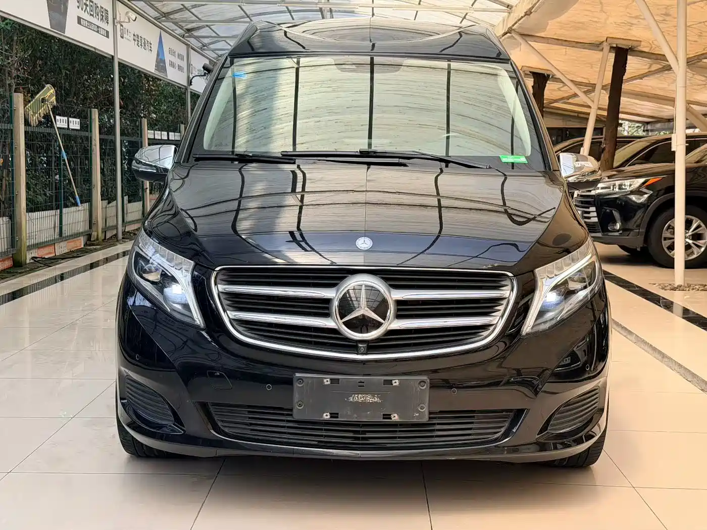 Mercedes-Benz V-Class 2017 Model V 260 L Premium Extended Edition фото 11