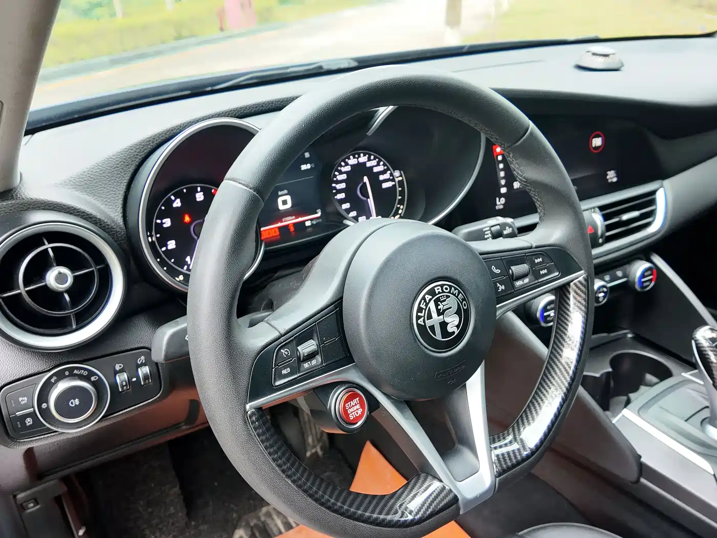 Alfa Romeo Giulia 2019 2017 2.0T 200HP Luxury Edition
