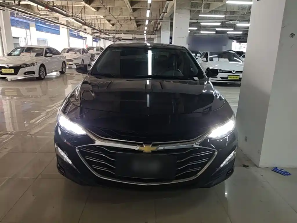Photo 3 - Chevrolet Malibu XL