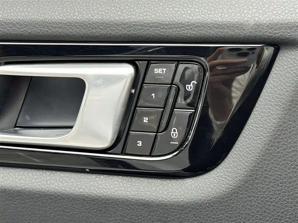 Porsche Cayenne New Energy 2019 Cayenne E-Hybrid 2.0T фото 19