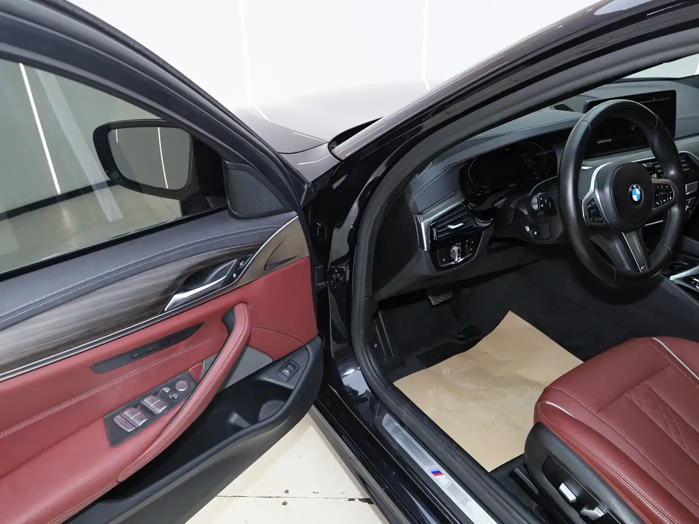 BMW 5 Series 2022 Facelift 530Li Leading M Sport Package фото 30