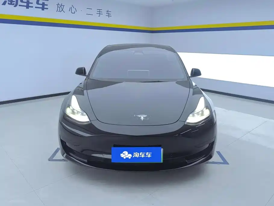Фото 2 - Tesla Model 3