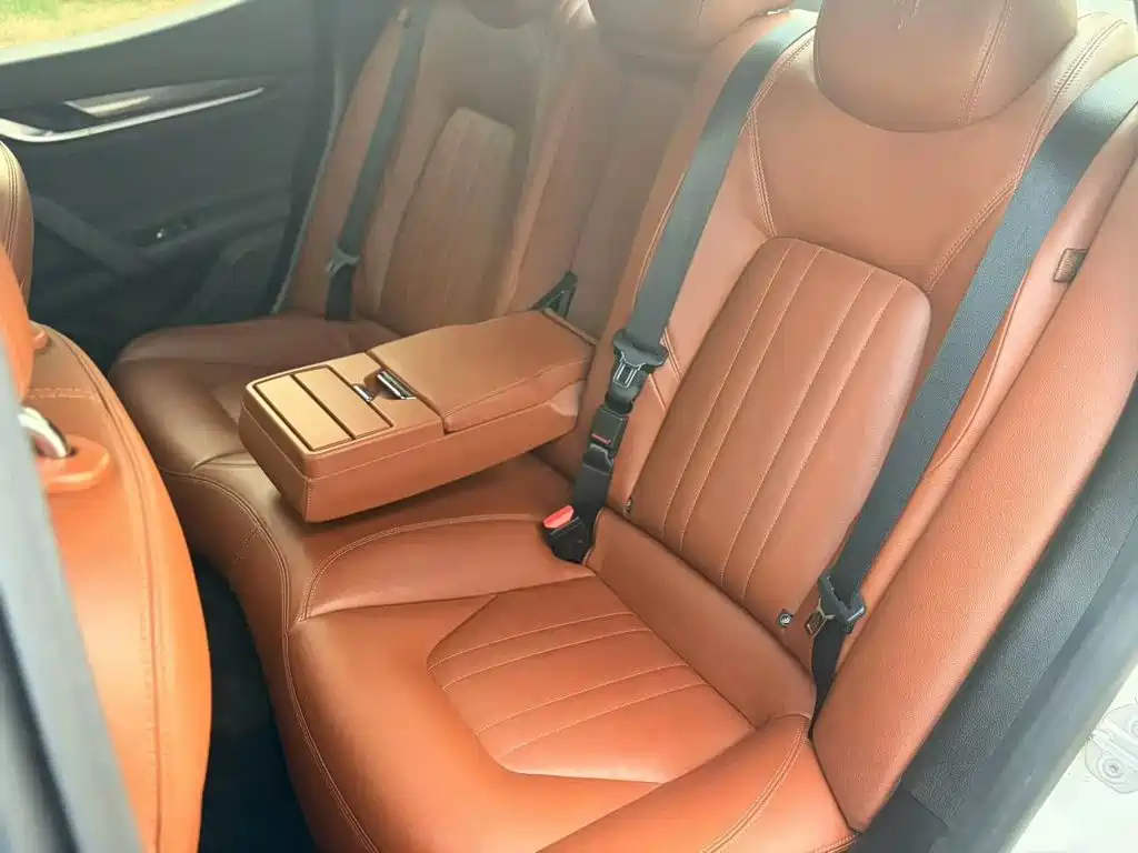 Photo 8 - Maserati Ghibli