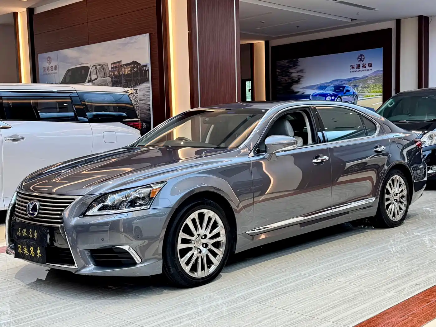 Lexus LS 2014 600hL фото 3