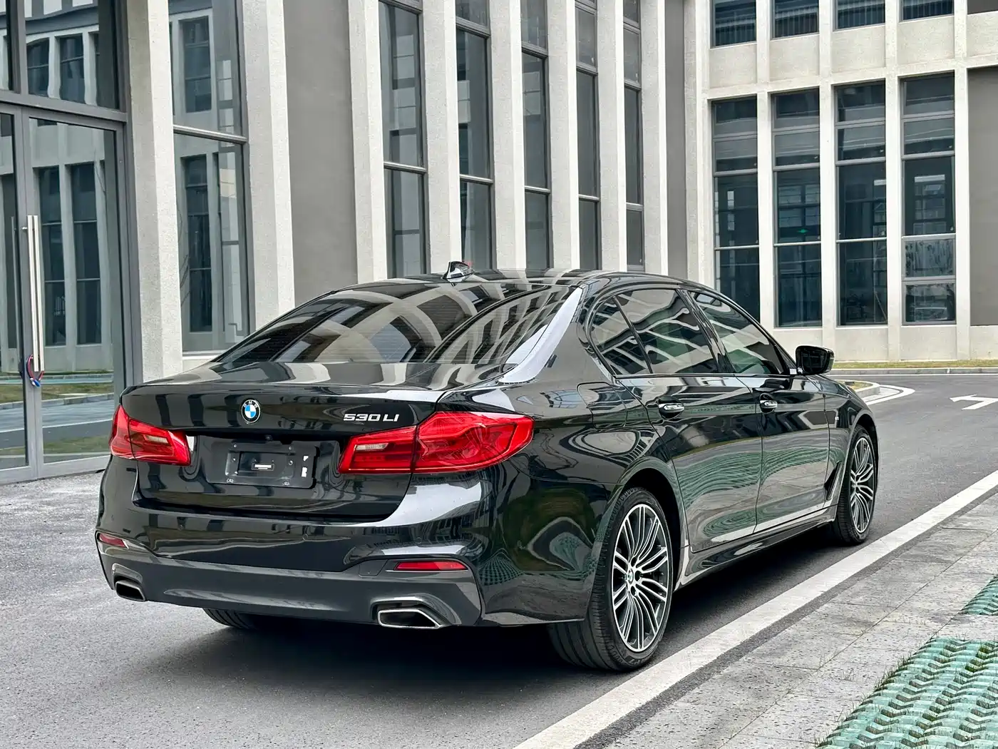 BMW 5 Series 2018 Facelift 530Li Exclusive M Sport Package фото 22