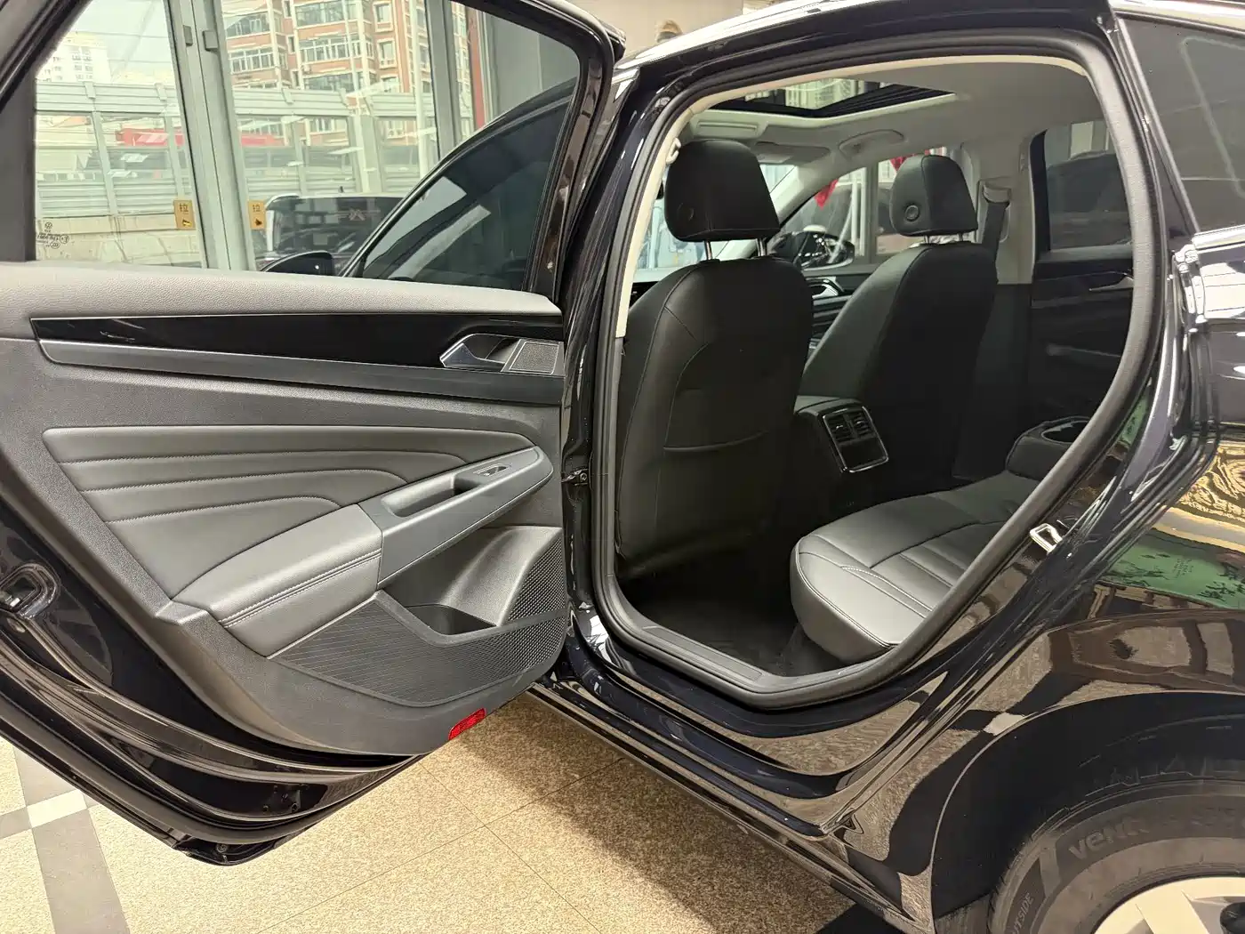 Фото 22 - Volkswagen Passat