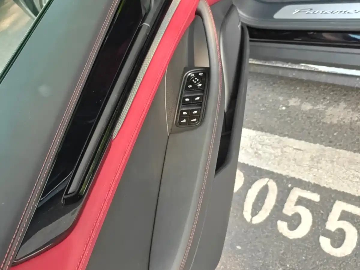 PORSCHE PANAMERA