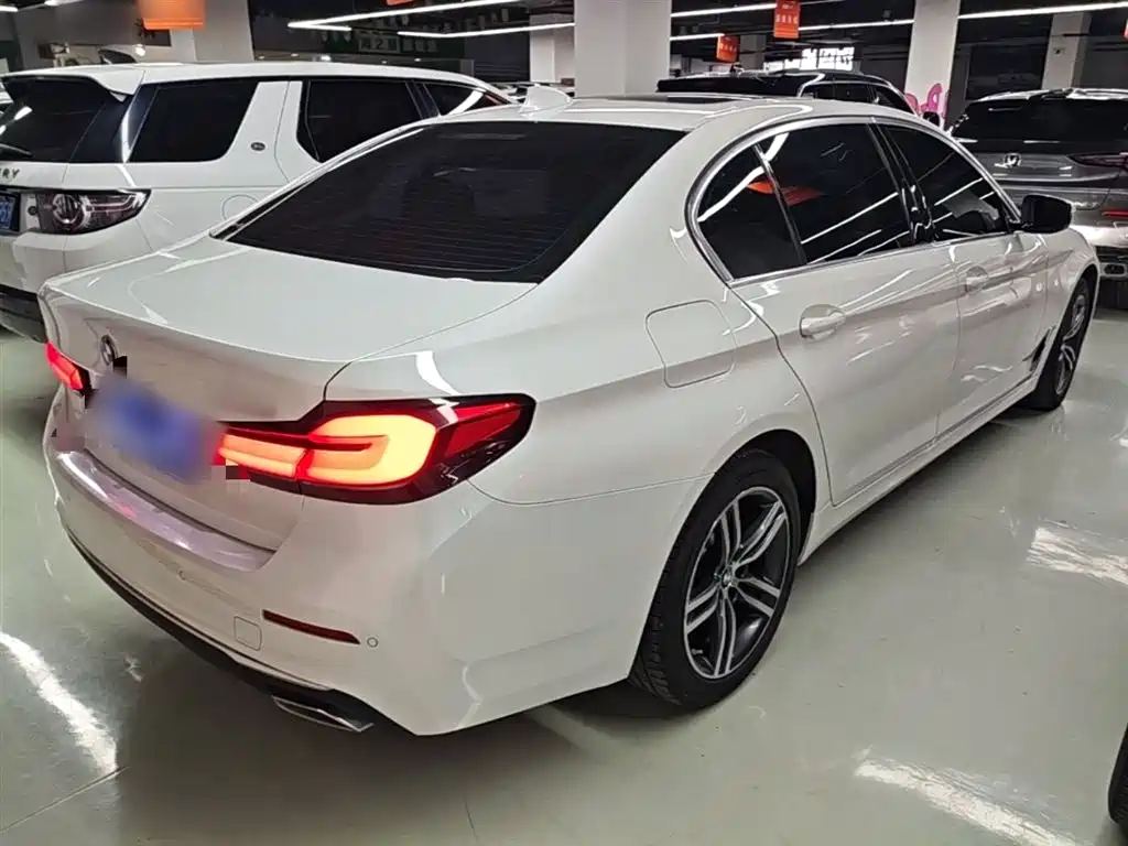 BMW 5 Series 2022 Model Second Facelift 530Li Leading M Sport Package фото 5