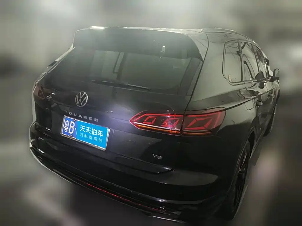 Фото 2 - Volkswagen Touareg