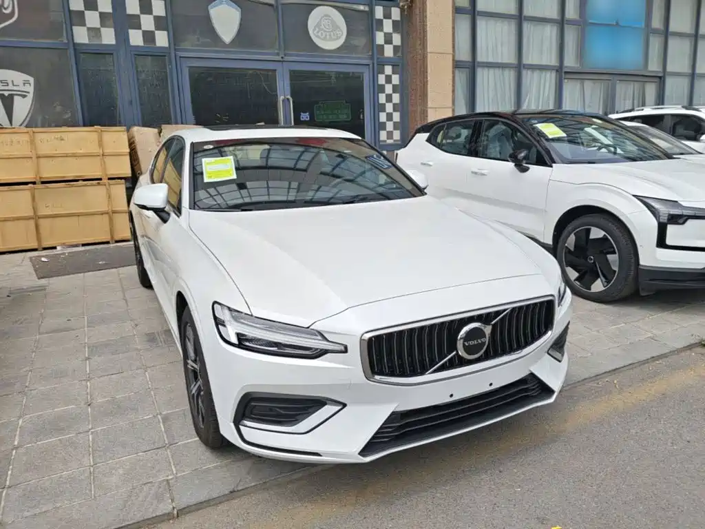 Volvo S60 2025 2025 B4 Smart Luxury Edition