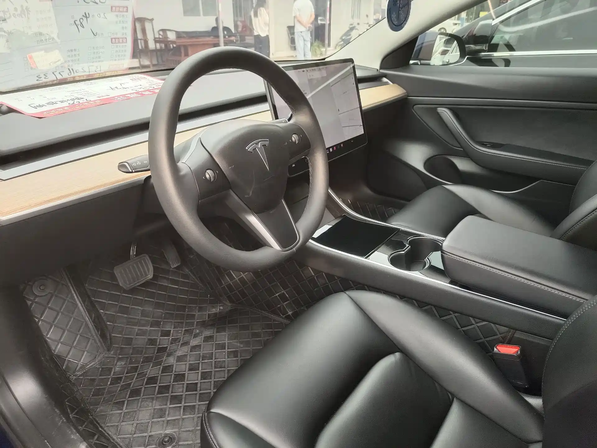 Фото 8 - Tesla Model 3