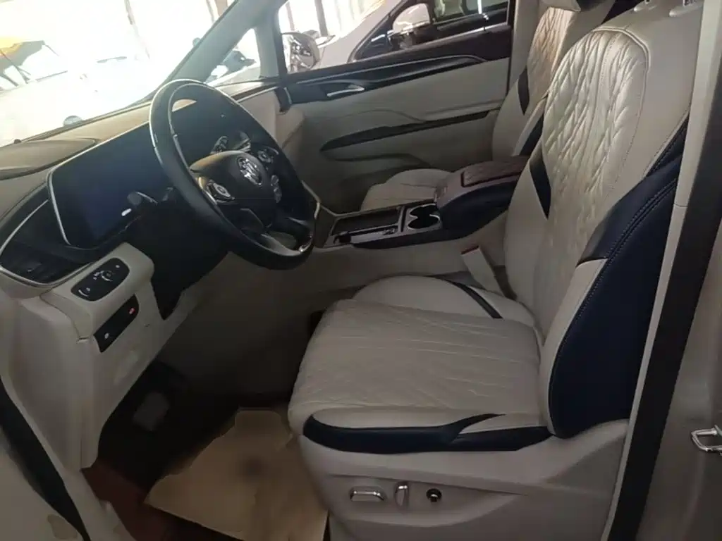 Фото 15 - Buick GL8