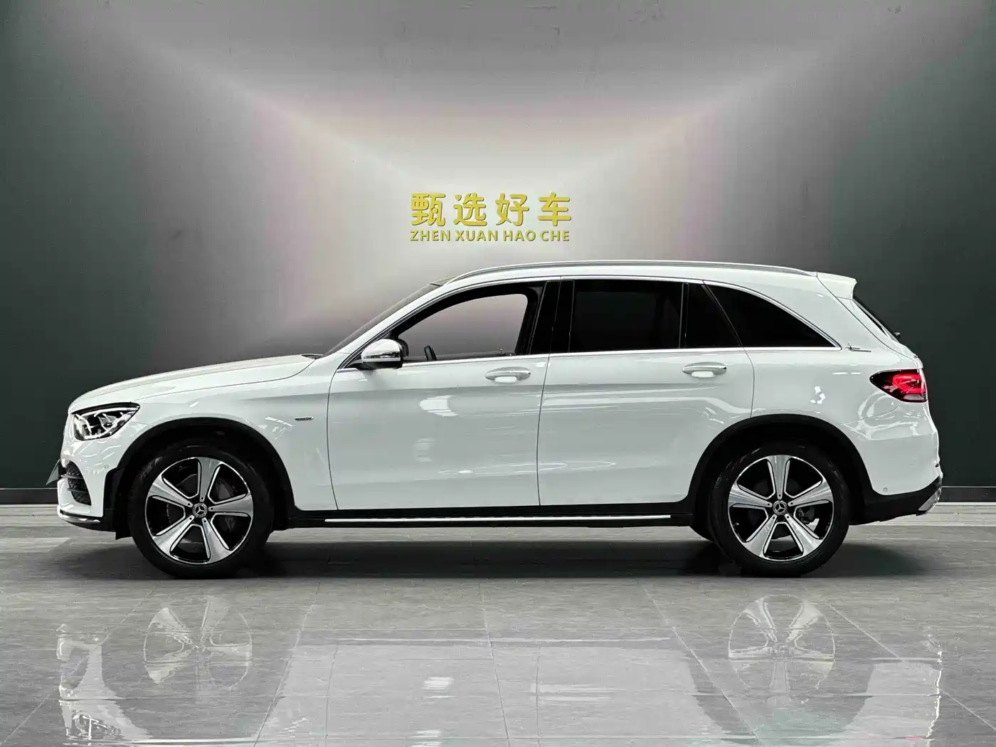 Mercedes-Benz GLC 2022 Facelift GLC 300 L 4MATIC Dynamic Collector's Edition фото 4