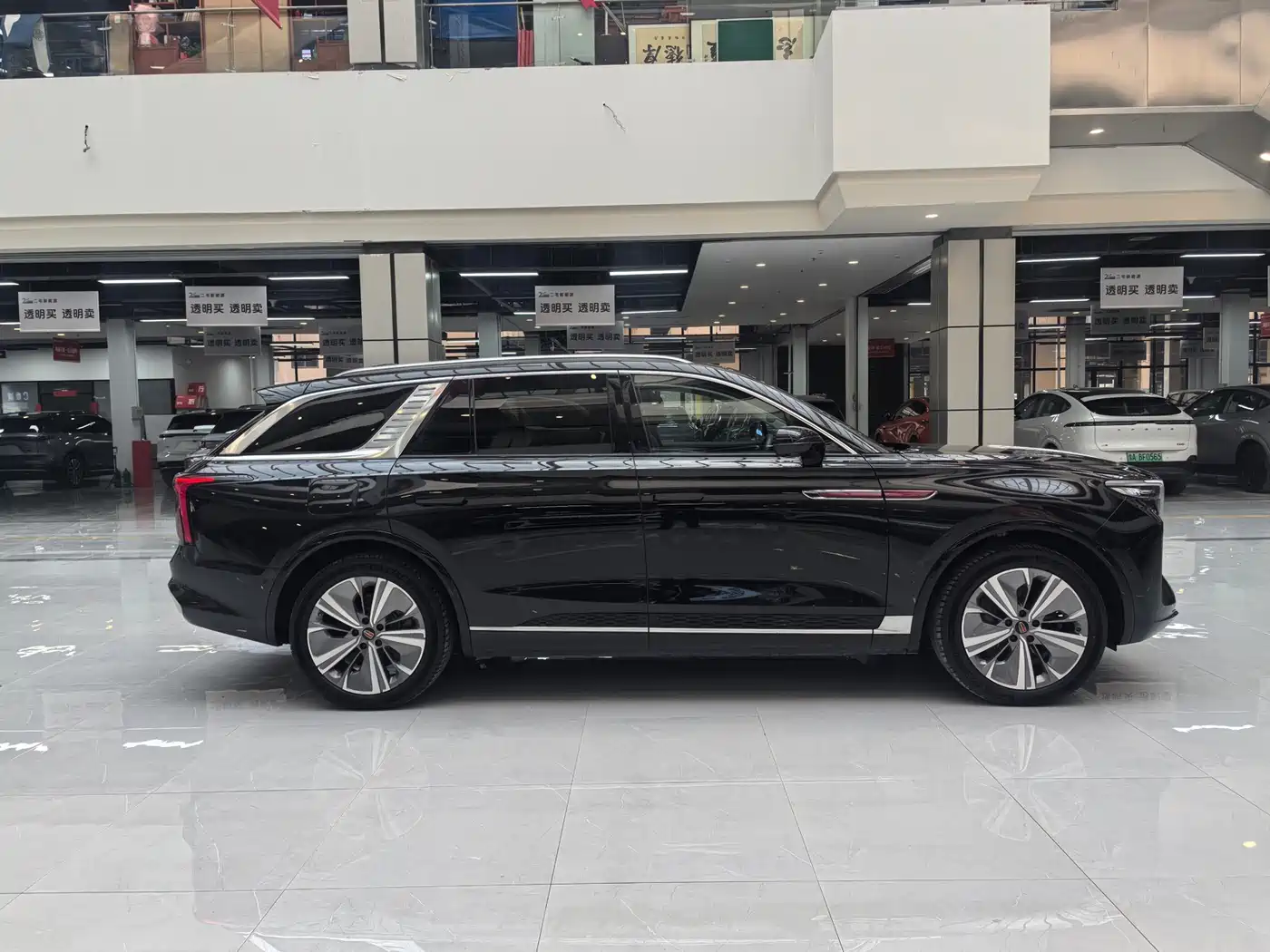 Hongqi E-HS9 2022 690km Qi Xiang Edition (6-seater) фото 4