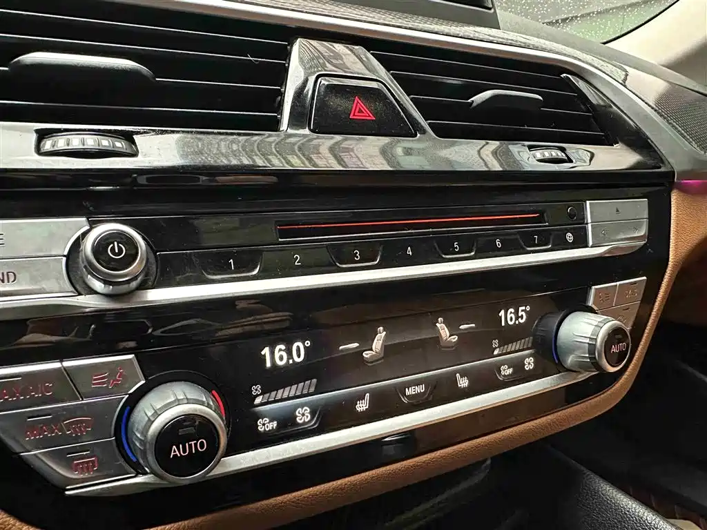BMW 5 Series 2018 528Li Launch Special Edition фото 14