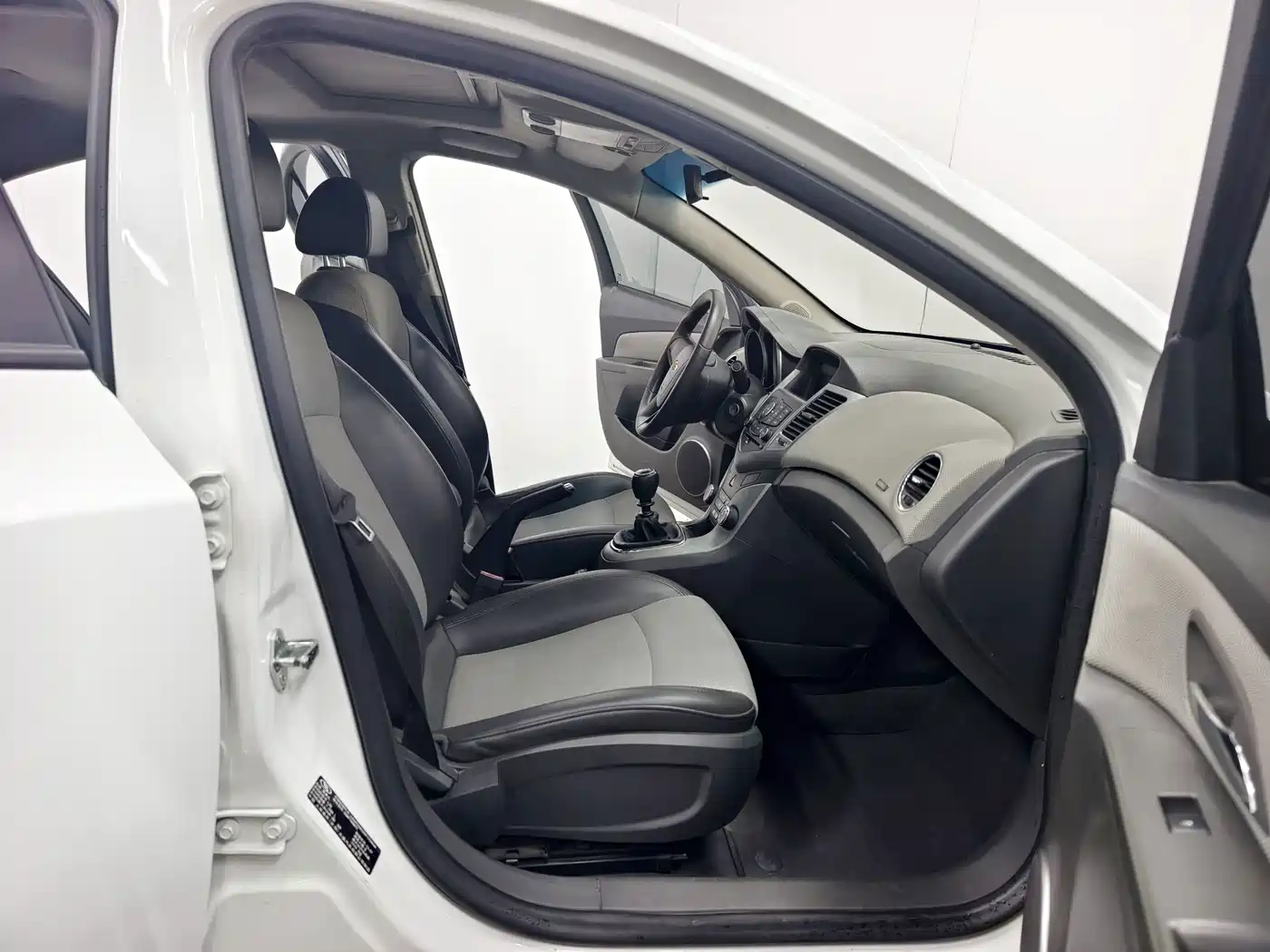 Photo 14 - Chevrolet Cruze