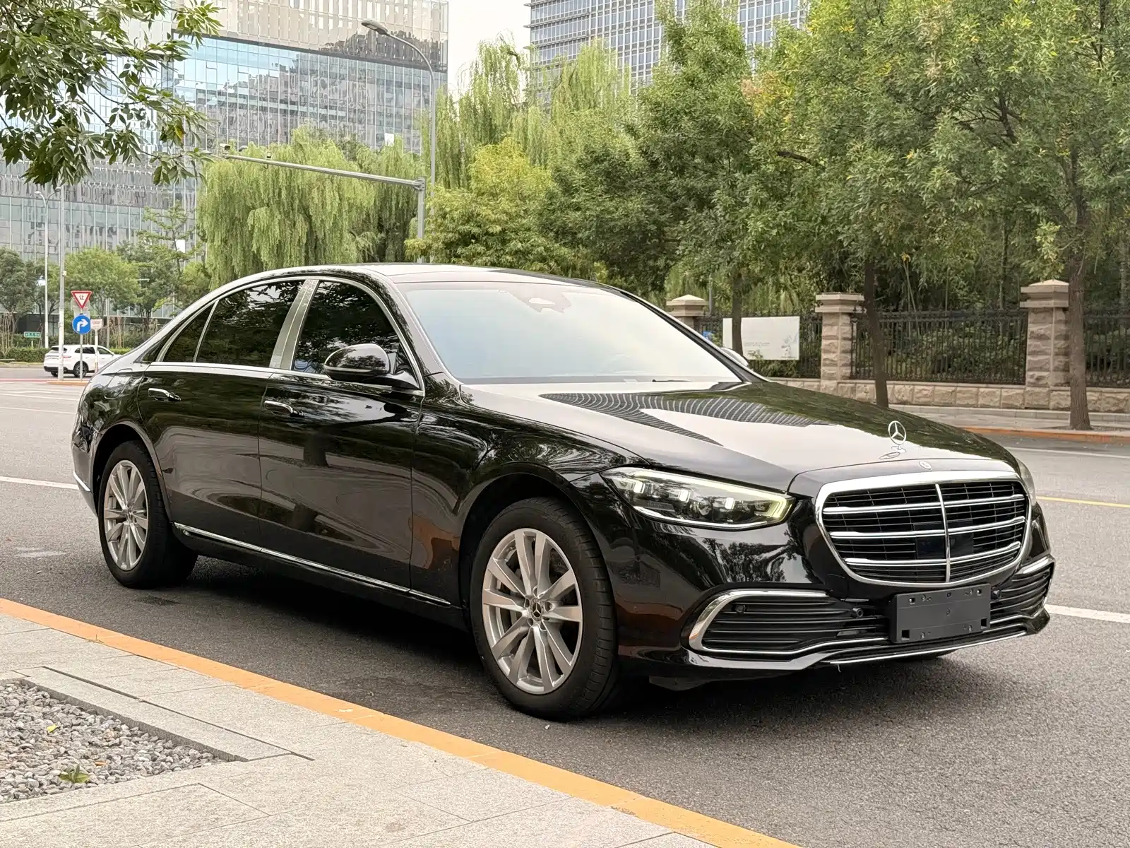 Photo 3 - Mercedes-Benz S-Class