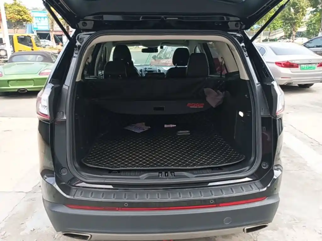 Фото 19 - Ford Edge