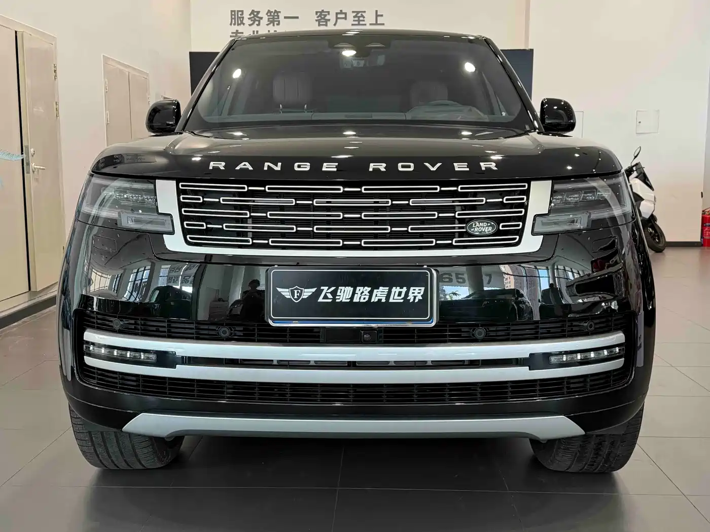 Land Rover Range Rover 2025 2025 3.0 L6 400PS Genesis Extended Wheelbase