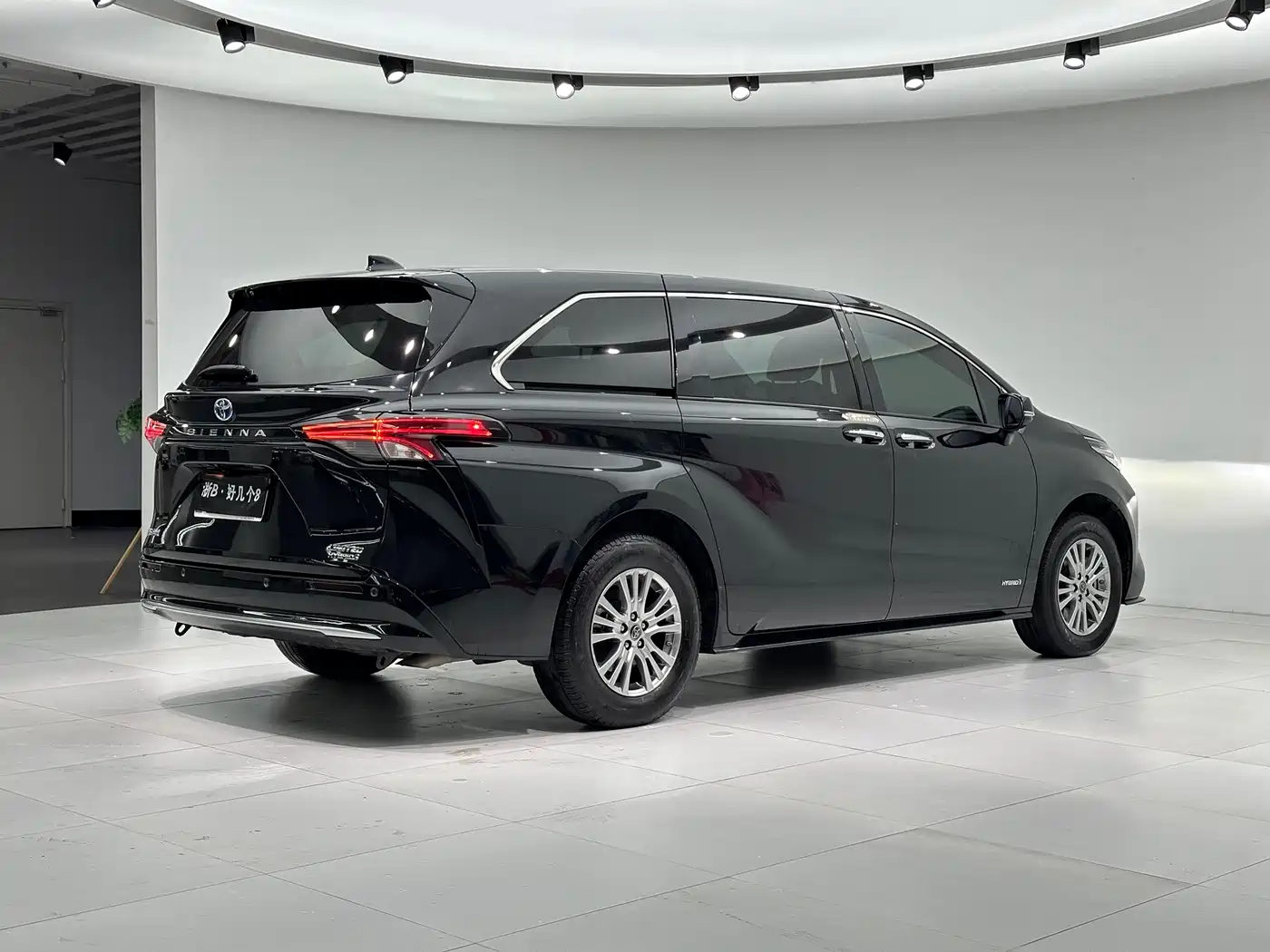 Toyota Sienna 2021 2.5L Hybrid Premium Edition фото 14