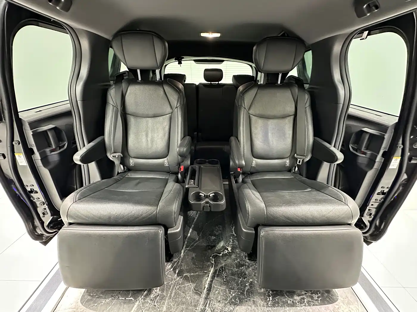 Toyota Sienna 2021 2.5L Hybrid Premium Edition фото 9