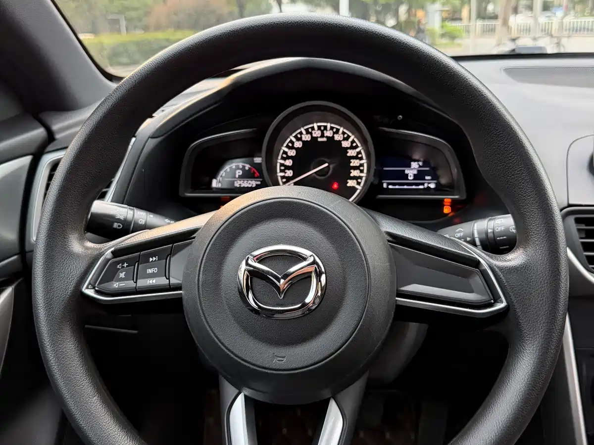 Photo 18 - Mazda CX-4