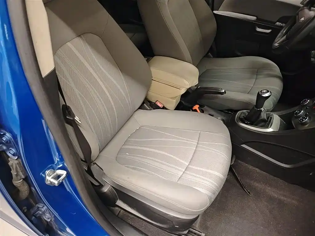 Chevrolet Aveo 2014 Sedan 1.4SL MT Comfort Edition фото 25