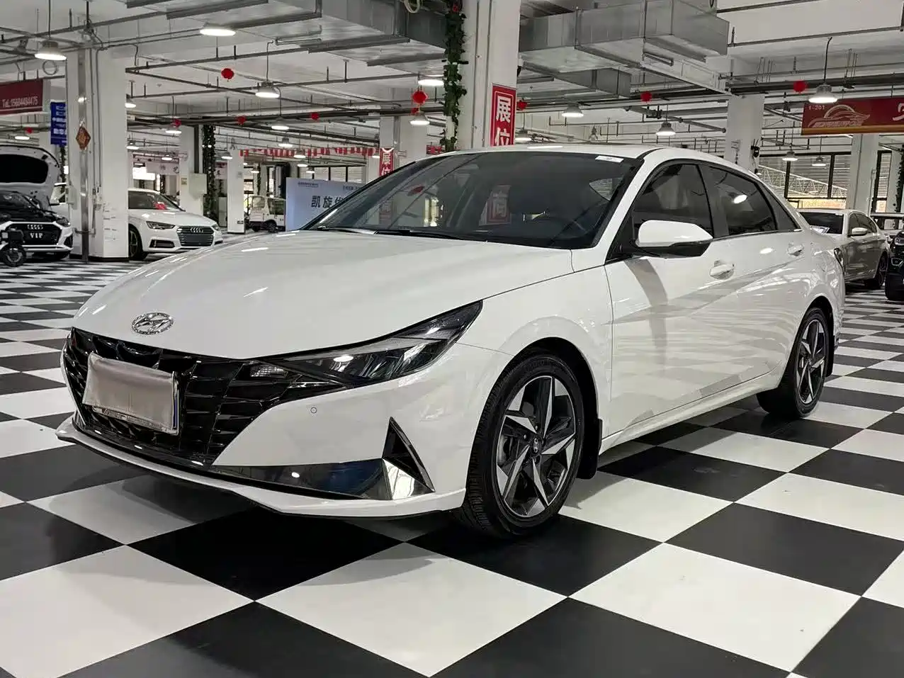 Hyundai Elantra 2022 1.5L CVT LUX Premium Edition