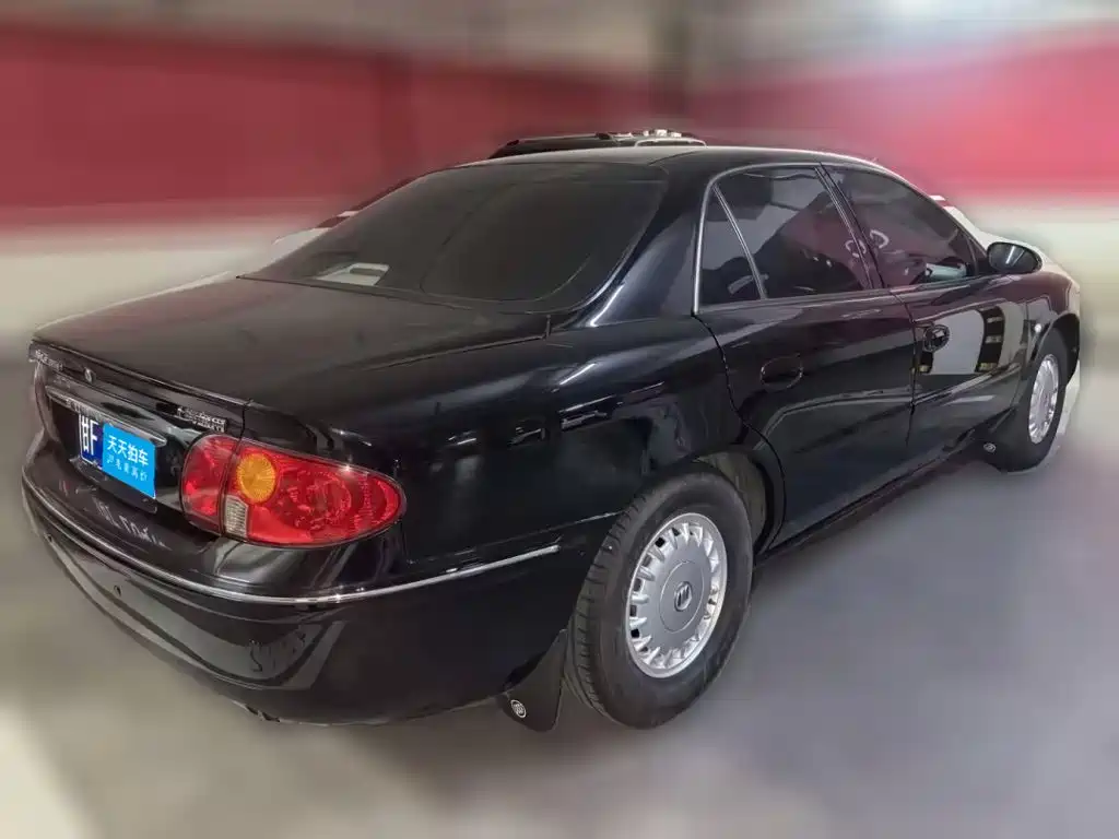 Photo 2 - Buick Regal