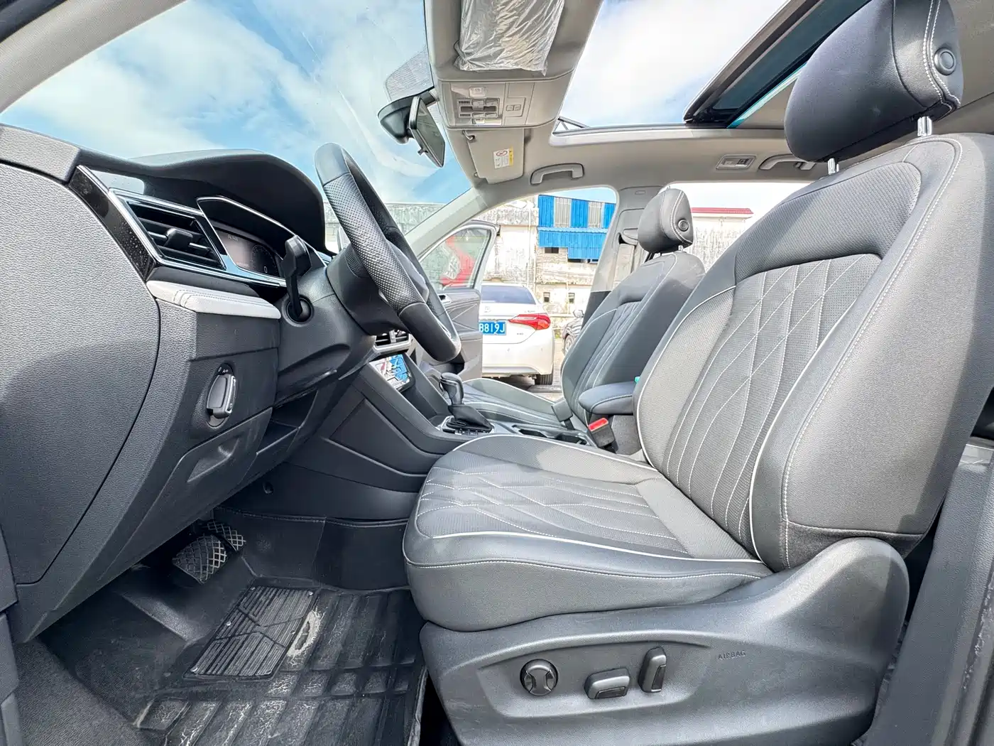 Volkswagen Tiguan L 2022 330TSI Auto 2WD R-Line Premium Edition фото 10
