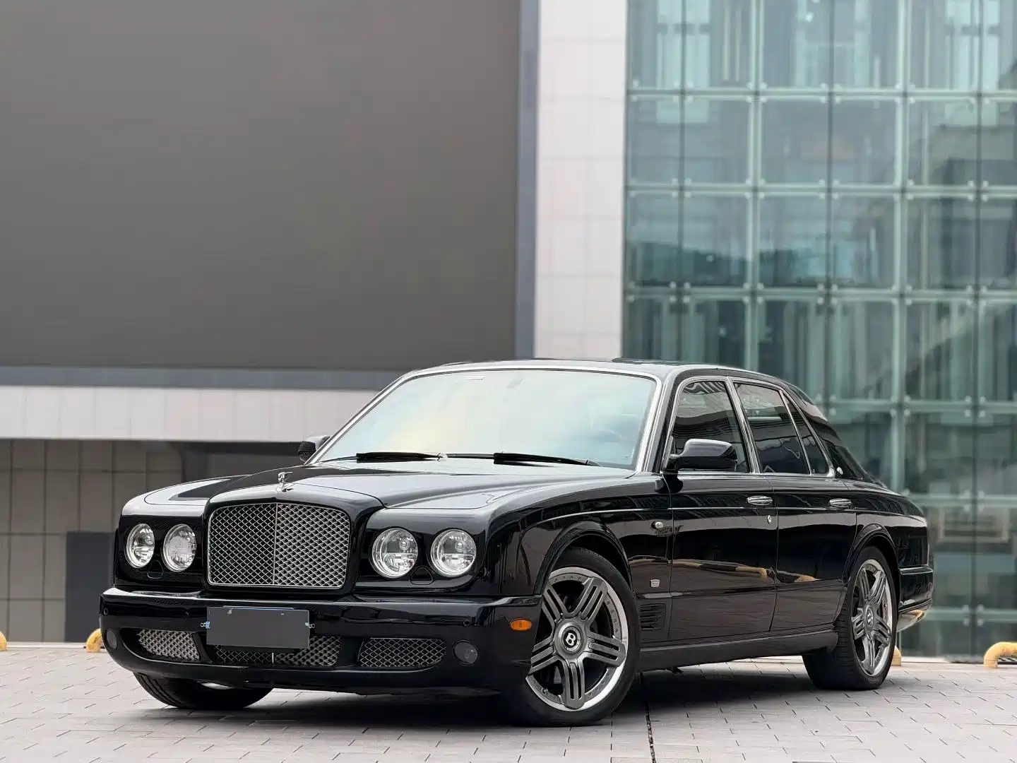 Photo 1 - Bentley Arnage