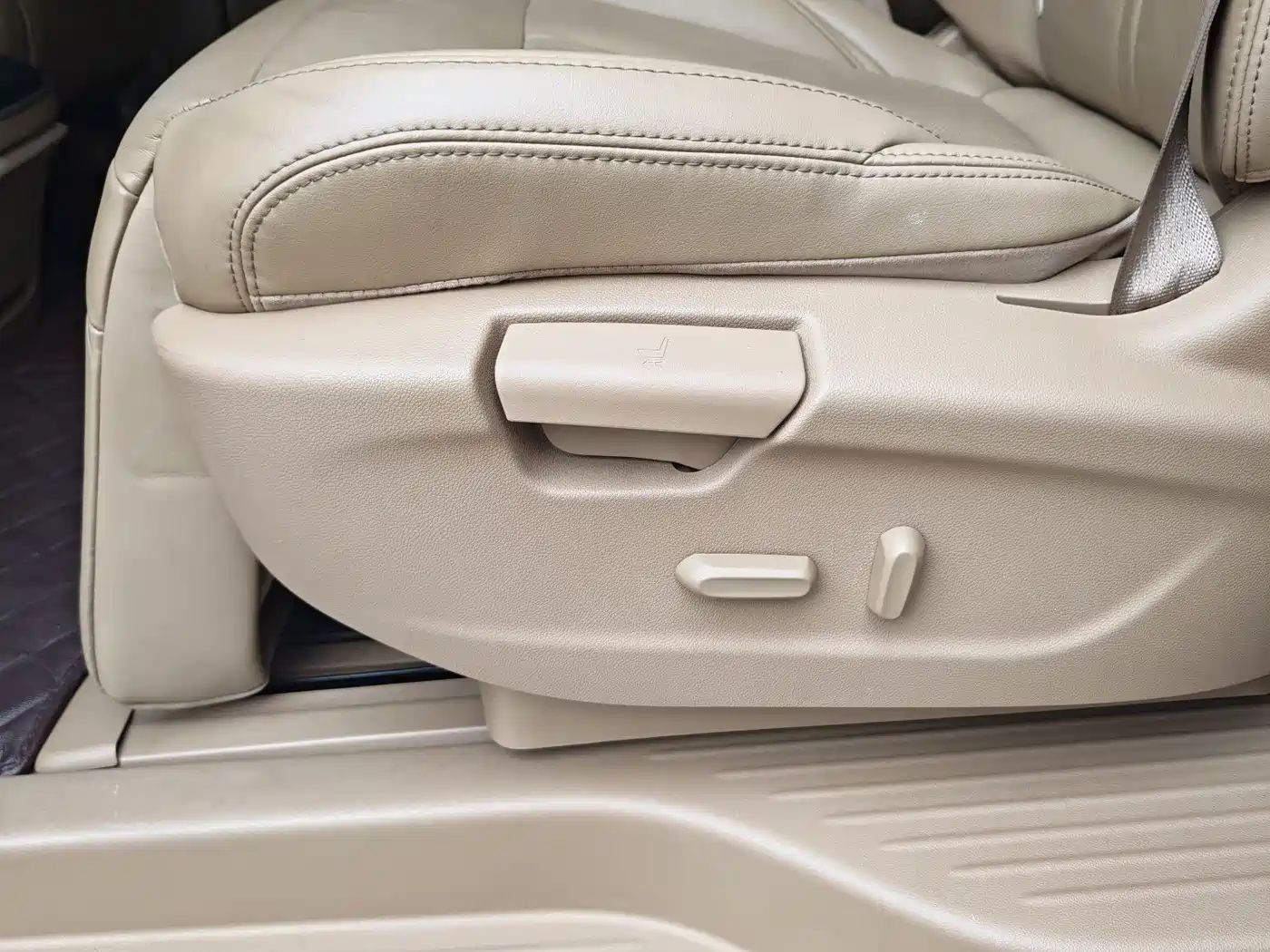 Buick GL8 2017 ES 28T Luxury China V фото 16