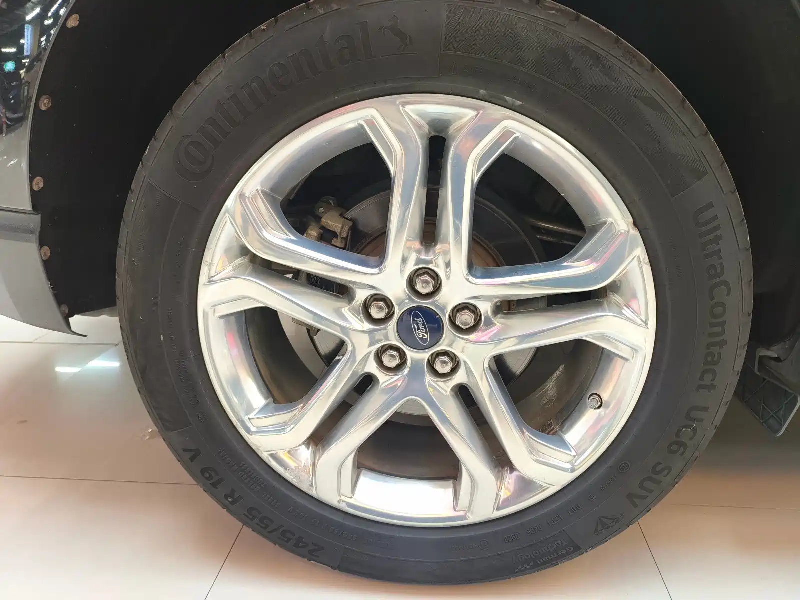 Фото 10 - Ford Edge
