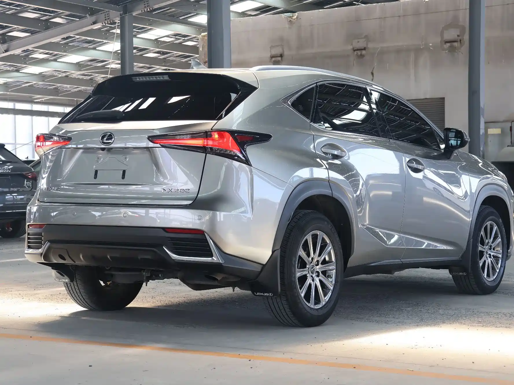 Фото 5 - Lexus NX
